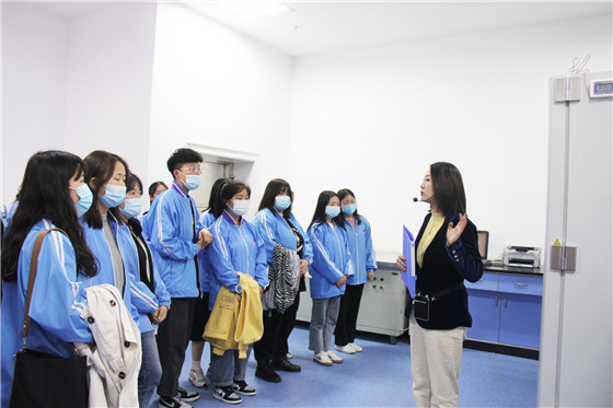 時(shí)代青年講奉獻(xiàn) 愛心熱血勇?lián)?dāng)——安康職業(yè)技術(shù)學(xué)院學(xué)生參加血站開放日活動