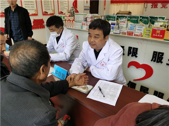 安康市中心血站聯(lián)合旬陽(yáng)縣麻坪鎮(zhèn)衛(wèi)生院開展“義診進(jìn)基層便民送健康”義診活動(dòng)