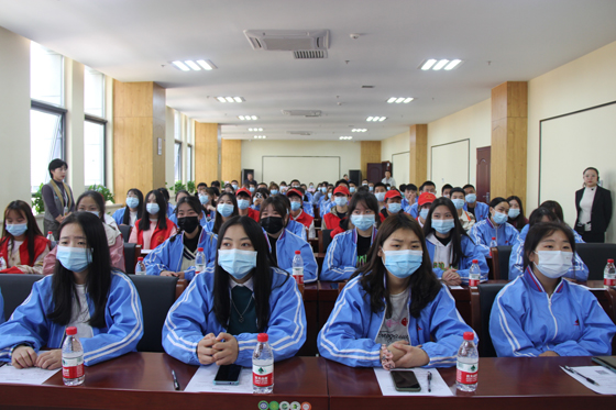 時(shí)代青年講奉獻(xiàn) 愛心熱血勇?lián)?dāng)——安康職業(yè)技術(shù)學(xué)院學(xué)生參加血站開放日活動