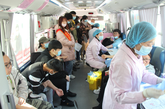 飛揚(yáng)熱血青春 匯集愛心洪流——安康學(xué)院積極開展冬季獻(xiàn)血活動(dòng)