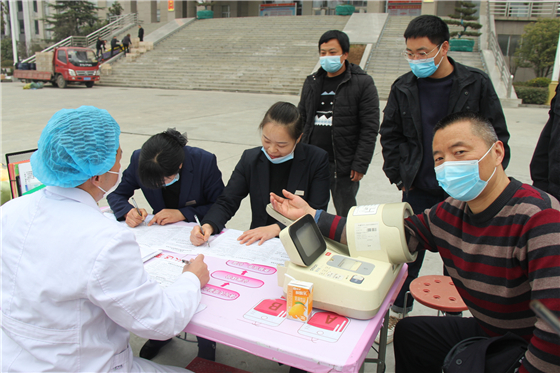 人民警察一心為民，捋袖捐血鐵血柔情——安康市公安局積極開(kāi)展冬季獻(xiàn)血活動(dòng)