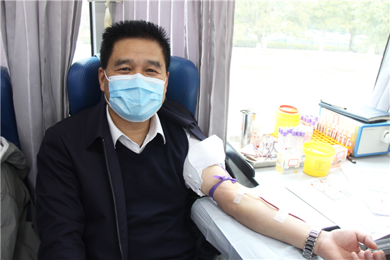 人民警察一心為民，捋袖捐血鐵血柔情——安康市公安局積極開(kāi)展冬季獻(xiàn)血活動(dòng)