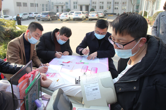 血液是生命的禮物——中國聯(lián)通安康市分公司、安康大數(shù)據(jù)運營有限公司聯(lián)合開展冬季應(yīng)急獻血活動