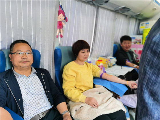獻(xiàn)血傳真情，為黨旗添光彩 ——三元村春季無償獻(xiàn)血活動(dòng)側(cè)記