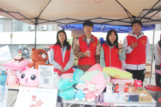 青春熱血匯聚點滴愛心 無私奉獻相約美麗校園