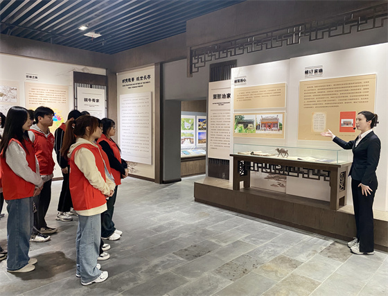 緬懷沈氏三賢 弘揚(yáng)勤廉家風(fēng)|安康市中心血站聯(lián)合安康學(xué)院團(tuán)委開展愛國主義教育活動